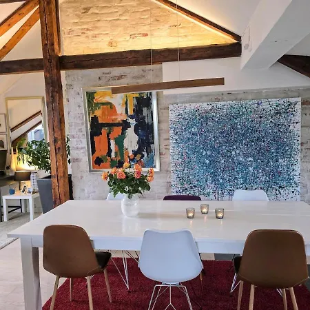 Super 2 Story Penthouse, 3 Bedroom 104m2 Appartement *