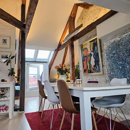 Super 2 Story Penthouse, 3 Bedroom 104m2 Appartement *