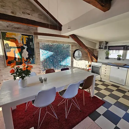 Super 2 Story Penthouse, 3 Bedroom 104m2 *
