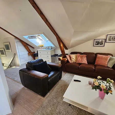 Super 2 Story Penthouse, 3 Bedroom 104m2 Appartement *